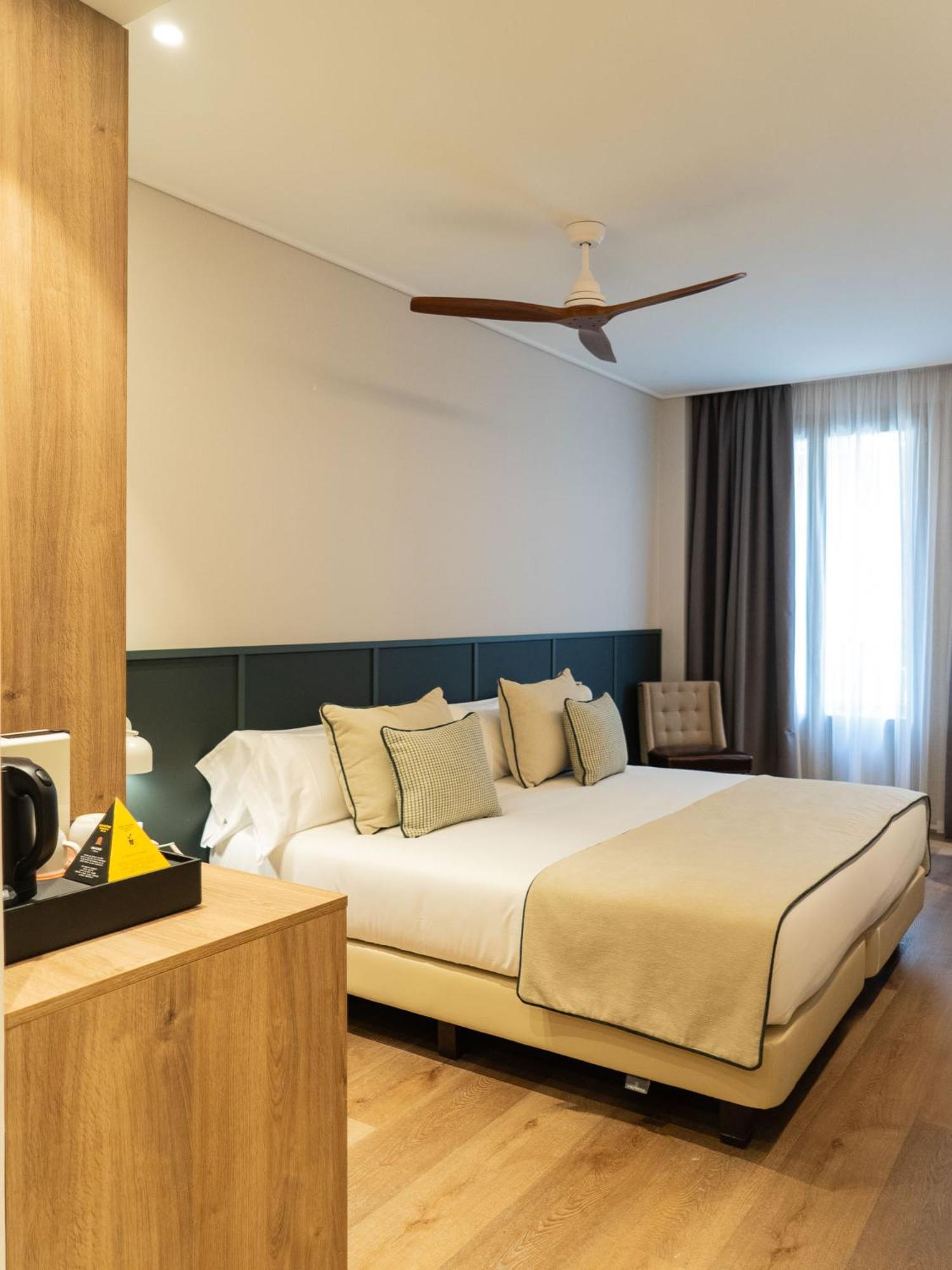 Hotel Well And Come Малага Екстер'єр фото
