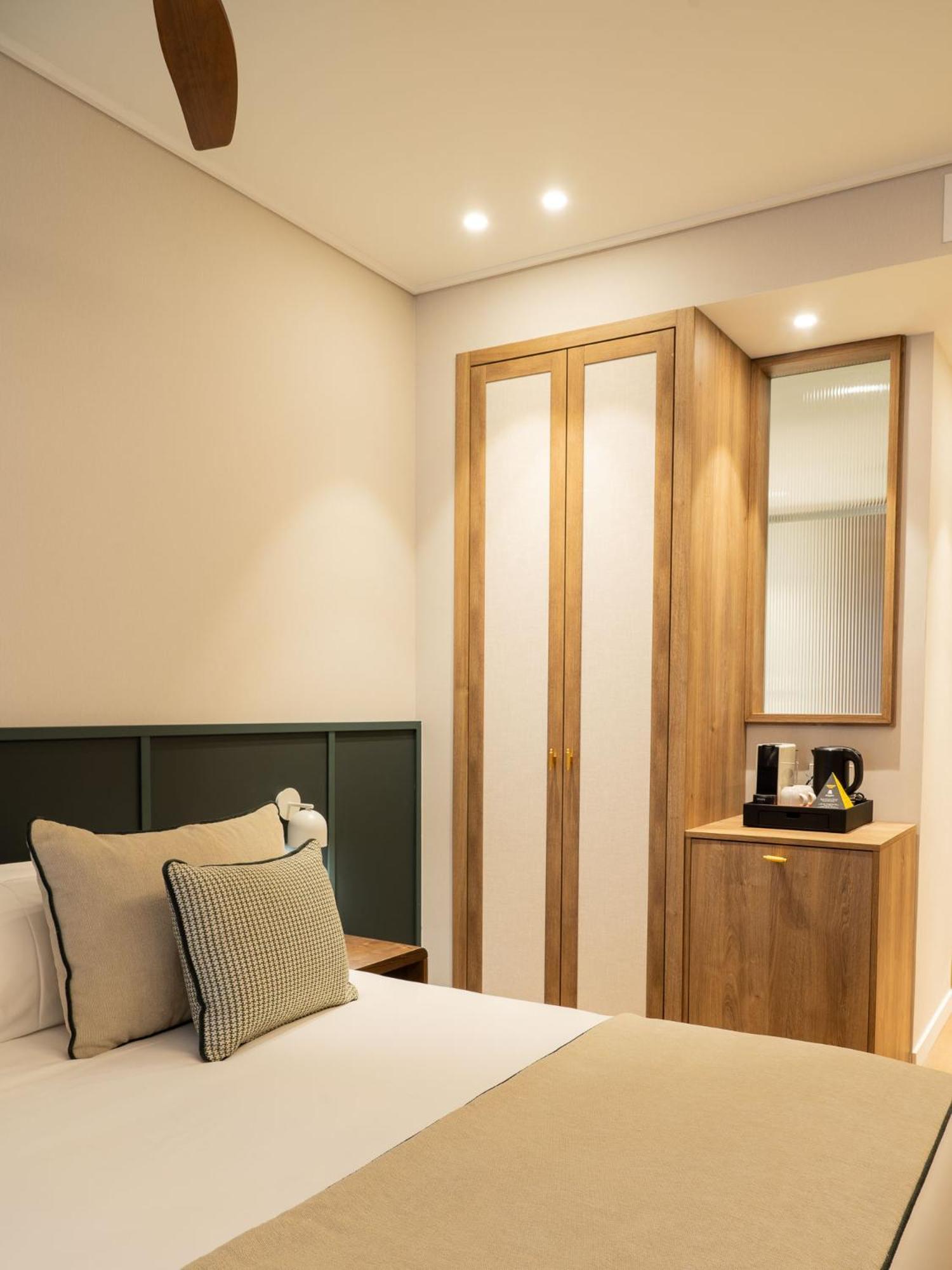 Hotel Well And Come Малага Номер фото