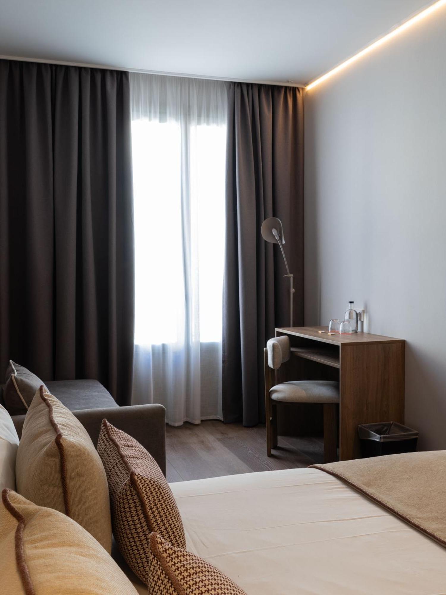 Hotel Well And Come Малага Номер фото