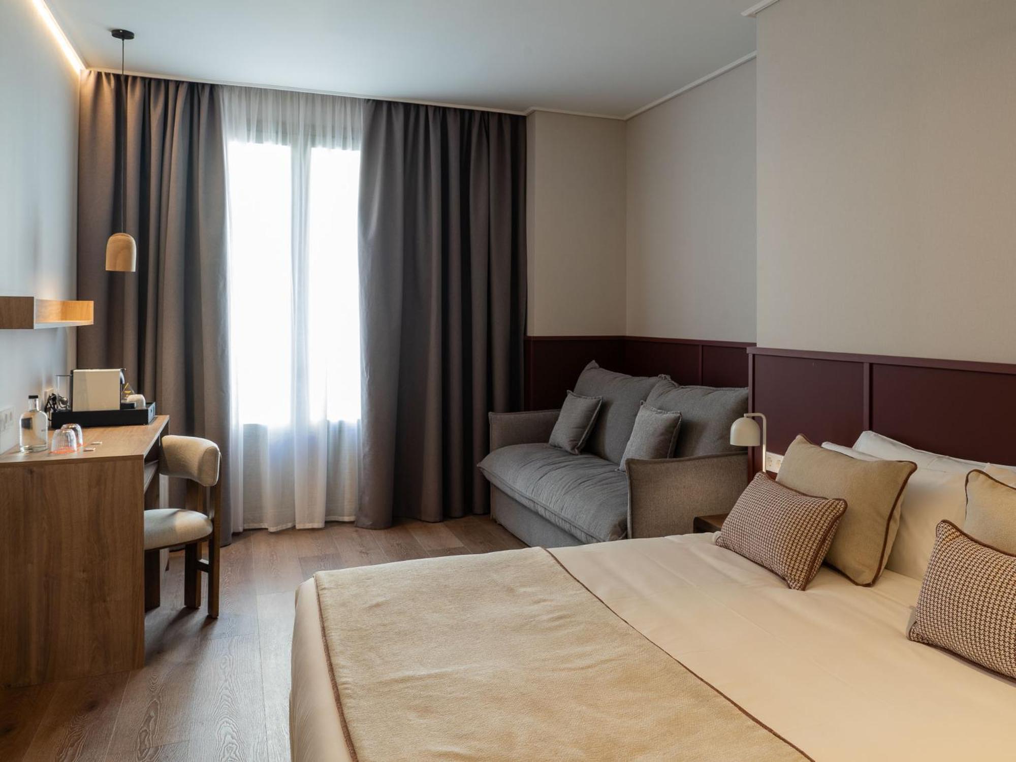 Hotel Well And Come Малага Номер фото